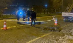 Çöken Yol Diyarbakır’da 1 Metrelik Çukur Oluşturdu