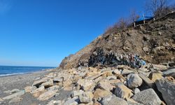 Zonguldak’ta Eski Çöp Alanı Atıkları Sahillere Saçılıyor