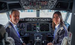 42 Yıllık Pilot Son Uçuşunda Kokpiti Kızıyla Paylaştı