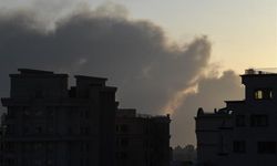 İran, İsrail Ve Bölgedeki ABD Üslerini Vurduğunu Duyurdu