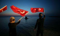 Mazlum Kibar’dan 18 Mart Anısına Soğuk Suda Dünya Rekoru