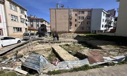 Arsasından Mahmut Ağa Camisi Çıktı, Tek Çivi Çakamıyor