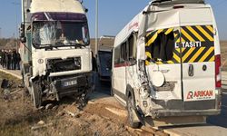 Eskişehir'de Feci Kaza: Tır 4 Araca Çarptı