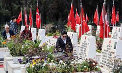 Adana'da 18 Mart Şehitleri İçin Duygusal Tören