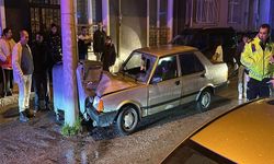 Kütahya'da Alkollü Sürücü Elektrik Direğine Çarptı