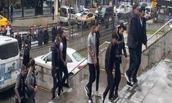 Banka Hesabı Krizi: Arkadaşlarını Kaçırıp Darbettirdi