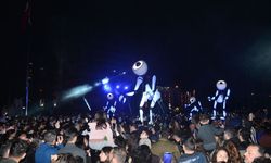 25’inci Uluslararası Adana Tiyatro Festivali 'Avenir' Adlı Gösteriyle Başladı