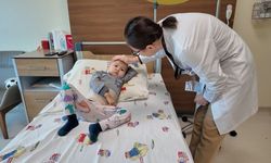 3 Yaşındaki Nuryiğit Karaciğer Nakliyle Hayata Tutundu