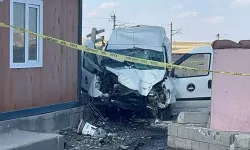 Niğde’de Bariyerlere Çarpan Sürücü Hayatını Kaybetti