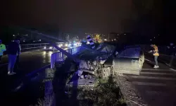 Cip Köprü Korkuluklarına Çarptı: 2 Kişi Yaralandı