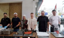 Antalya’da Aile İşletmesi Her Ay Yüzlerce Kişiye Sıcak Yemek Sunuyor