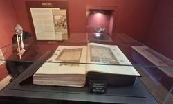 700 Yıllık Berkuk Kur’an-ı Kerim’i Bursa’da Ziyarete Açıldı