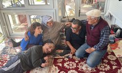 71 Ve 72 Yaşındaki Çift 52 Yıldır Engelli 3 Çocuğuna Bakıyor