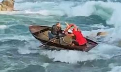 Adana’da Kayıkla Gezerken Mahsur Kalan 2 Kişi Kurtarıldı