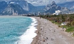 Antalya'da Yağmur Gitti Güneş Geldi: Sahiller Doldu Taştı