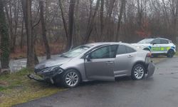 Bariyerleri Aşan Otomobil Alt Yola Düştü, 1’i Bebek 4 Kişi Yaralandı