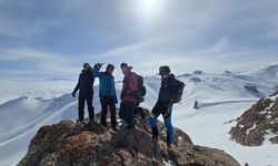 5 Çekyalı Dağcı Mor Dağı’na Kış Tırmanışını Tamamladı