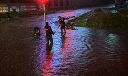 Şrnak Cizre’de Sağanak: Evleri Su Bastı, Mahsur Kalanlar Kurtarıldı