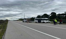 Çanakkale’de Minibüs Refüje Çıktı: Baba-Oğul Yaralandı