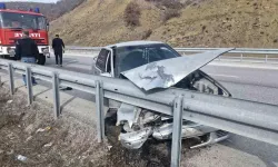 Çorum'da Bariyere Çarpan Otomobilin Sürücüsü Yaralandı