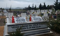 Depremzedeler Arife Günü Yakınlarının Mezarlarını Ziyaret Etti
