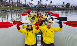 Down Sendromu Farkındalık Haftasında Sporcular Renkli Çoraplarla Kürek Çekti
