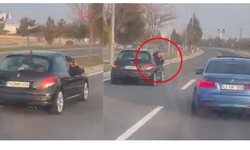 Trafikte Yan Yana İlerleyip Video Çeken Sürücülere 9 Bin Lira Ceza