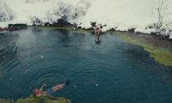 Erzincan’da Eksi 5 Derecede Mineralli Gölde Yüzdüler