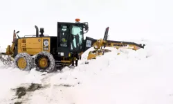 Erzurum’da Yoğun Mesai: Kapalı Yollar Tek Tek Açıldı