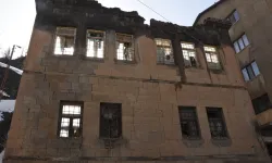 Bitlis’te Tarihi Evler Yağış Nedeniyle Yıkılmaya Başladı