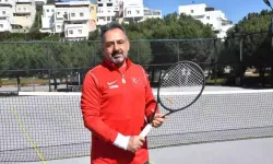 İzmir’de Rekor Sahibi Tenisçiden Kadınlara İthaf