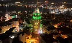 Galata Kulesi'ne Yansıtılan Yazıyla Ramazan'a Veda Edildi