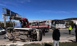 Gaziantep’te Minibüs ile Kamyonet Kazasında 4 Kişi Yaralandı