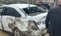 Gaziantep'te Otomobil İle TIR Çarpıştı: 2 Kişi Yaralandı