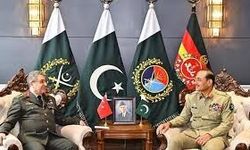 Bayraktaroğlu, Pakistan Savunma Kuvvetleri Komutanı ile Görüşme Yaptı