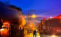 Hatay'da Konteyner Depoda Çıkan Yangın Kontrol Altına Alındı