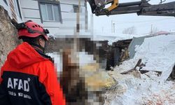 Kars’ta Kar Çatıyı Çökertti, Hayvanlar Kurtarıldı