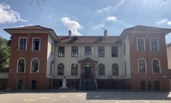 Mimar Kemal Ortaokulu’nda Taşınma Skandalı: Atatürk Büstü Yerlerde