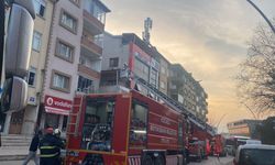 Yangın Çıkan İş Merkezinde 1 Kişi Dumandan Etkilendi