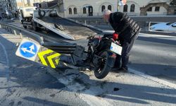 Bariyerlere Çarpan Motosiklet Sürücüsü Ağır Yaralandı