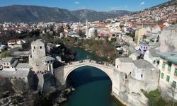 Bosna Hersek’te Mostar Köprüsü’ne Turistlerden Yoğun İlgi