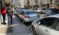 Güngören'de Binadan Kopan Parçalar Araçlara Zarar Verdi