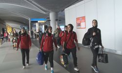 İran Kadın Milli Futbol Takımı Oyuncuları İstanbul'a Geldi