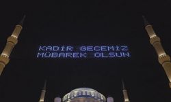 İstanbul'da Kadir Gecesi Dualarla İdrak Edildi
