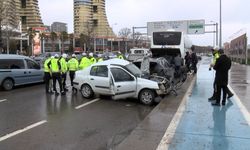 İstanbul Kartal’da Otomobil Park Halindeki Araca Çarptı 1’i Ağır 3 Yaralı