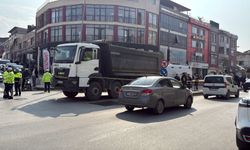 Kamyonun Altında Kalan Yaya Can Verdi