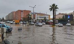 Mardin Kızıltepe’de Sağanak Cadde ve Sokakları Göle Dönüştürdü