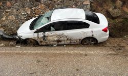 Kontrolden Çıkan Otomobil İstinat Duvarına Çarptı, 4 Yaralı