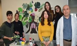 Öğrenciler Onkoloji Servisinin Duvarlarını Çiçeklerle Süsledi