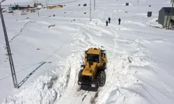 Kars’ta Kardan Kapanan 32 Köy Yolunda Çalışmalar Sürüyor